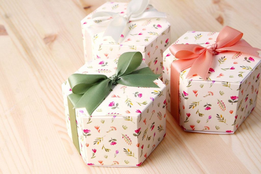 Dịch vụ Gói quà sinh nhật và 10 Cách gói Quà Sinh nhật đẹp cho bạn