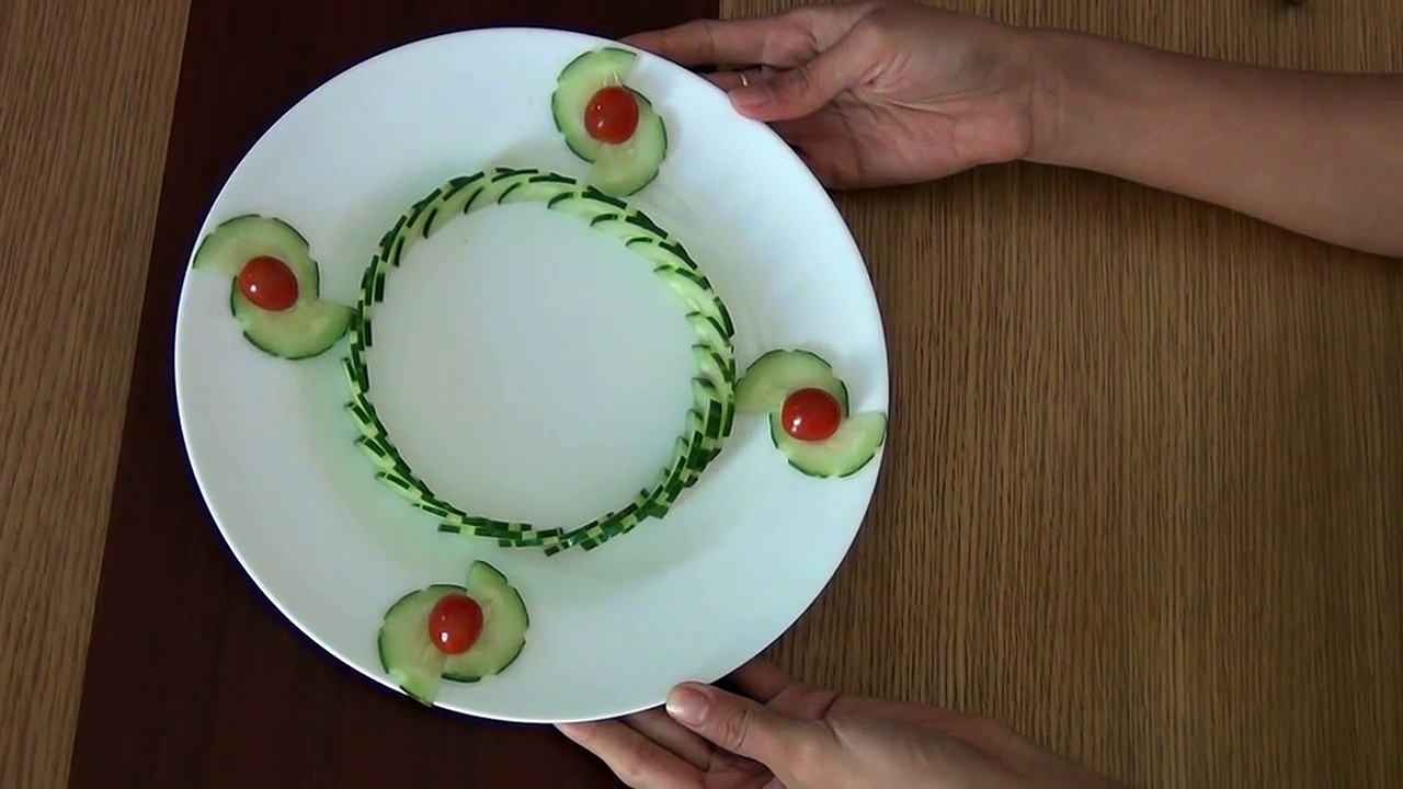 Bí quyết trang trí món ăn bằng dưa chuột